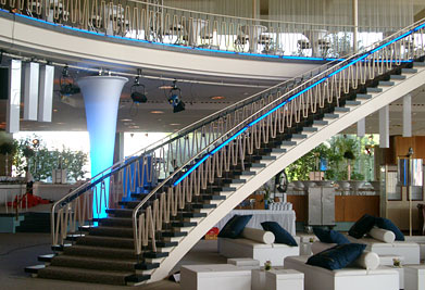 Palais am Funkturm interior 2.jpg - The Fifties and Sixties are back in vogue here, with curved designs and period decorations